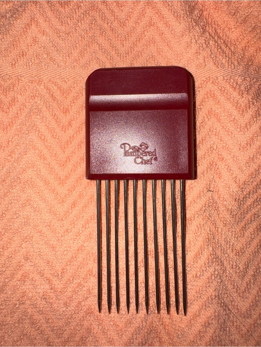 Pampered Chef Burgundy Meat and Onion Holder with Stainless Prongs
